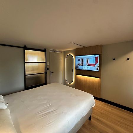 Campanile Clermont-Ferrand ~ Riom Hotell Exteriör bild
