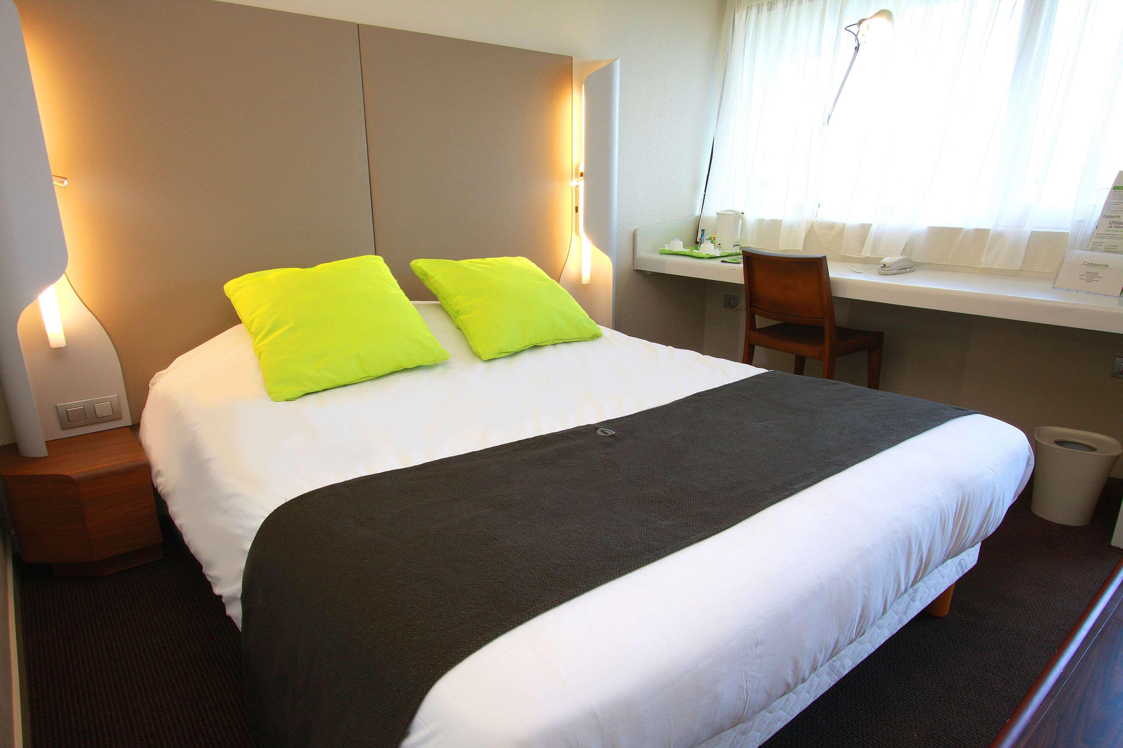 Campanile Clermont-Ferrand ~ Riom Hotell Exteriör bild