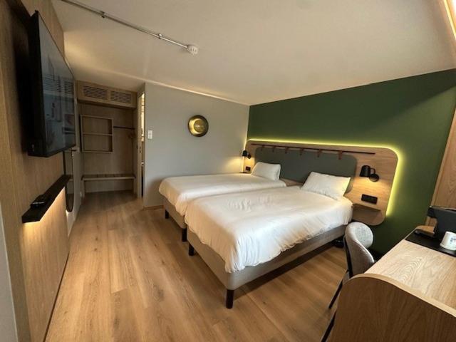 Campanile Clermont-Ferrand ~ Riom Hotell Exteriör bild