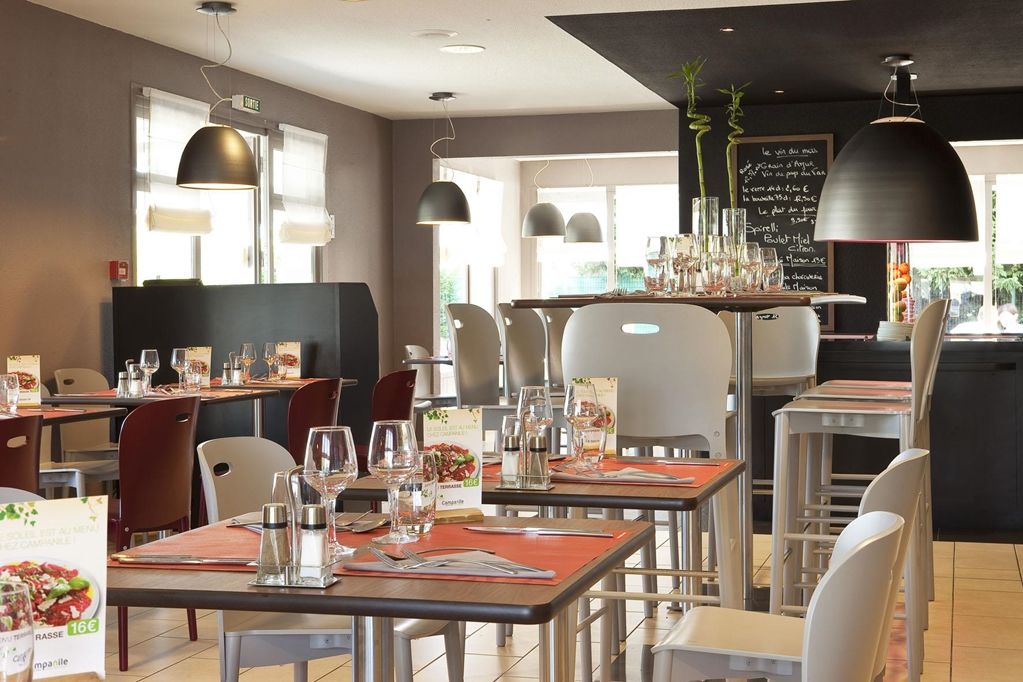 Campanile Clermont-Ferrand ~ Riom Hotell Restaurang bild