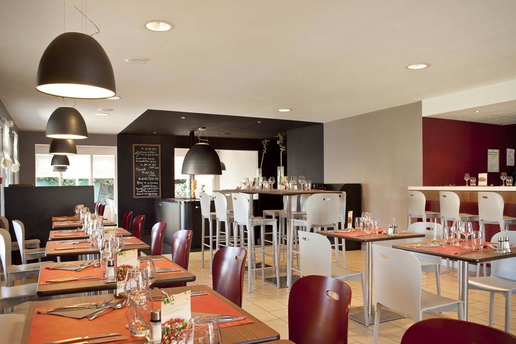 Campanile Clermont-Ferrand ~ Riom Hotell Restaurang bild