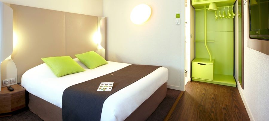 Campanile Clermont-Ferrand ~ Riom Hotell Exteriör bild